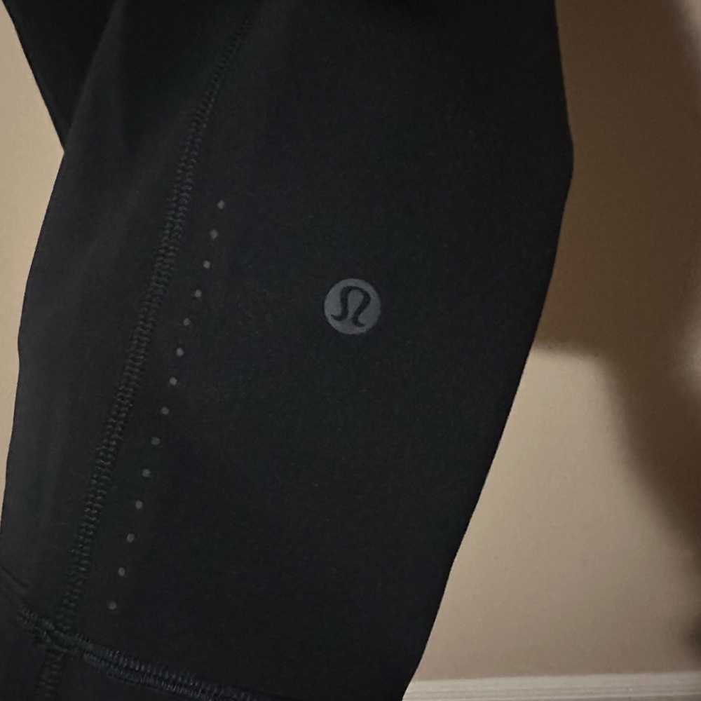 Lululemon cropped size 12 athletic leggings - Picture 2 of 9